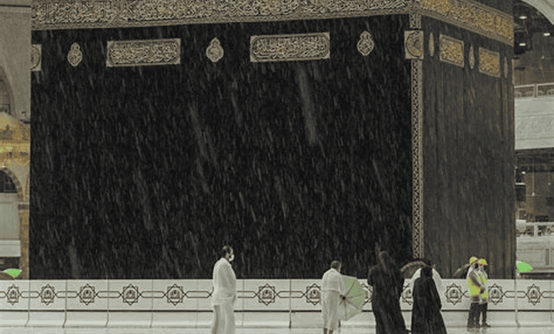 Saudi Arabia Trains Holy Sites Workers to Handle Weather Conditions