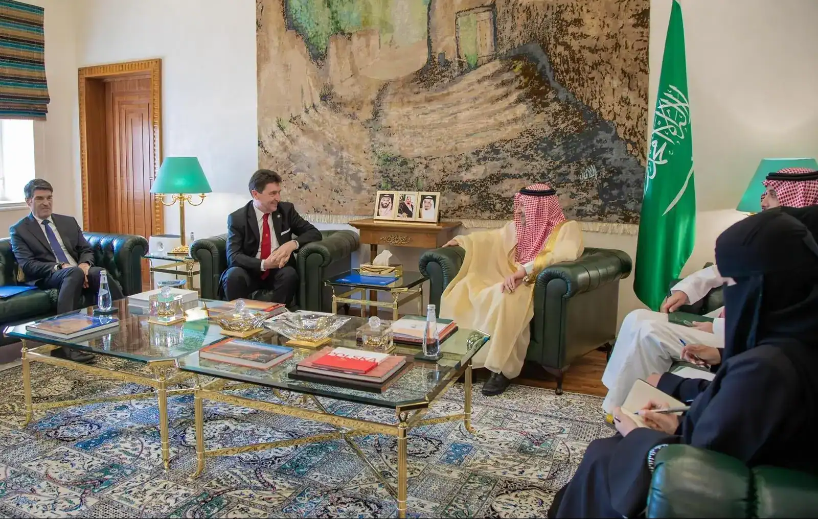 Vice Foreign Minister Meets Vice President of French Senate Committee