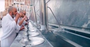 How to Safely Carry Zamzam Water to your Country after Hajj?