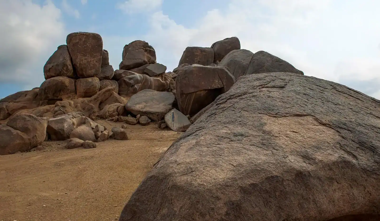 Al-Tharwa Mountain: Living Archive for Early Islamic Art’s Story