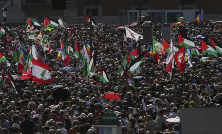 Protesters Gather in Rome for Immediate End to Gaza War