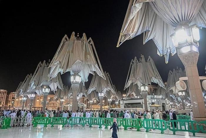 Canopies at Prophet’s Mosque Provide Safety, Comfort for Worshippers