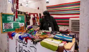 Saudi Craftspeople Revive Sadu Weaving at Hail Heritage Festival