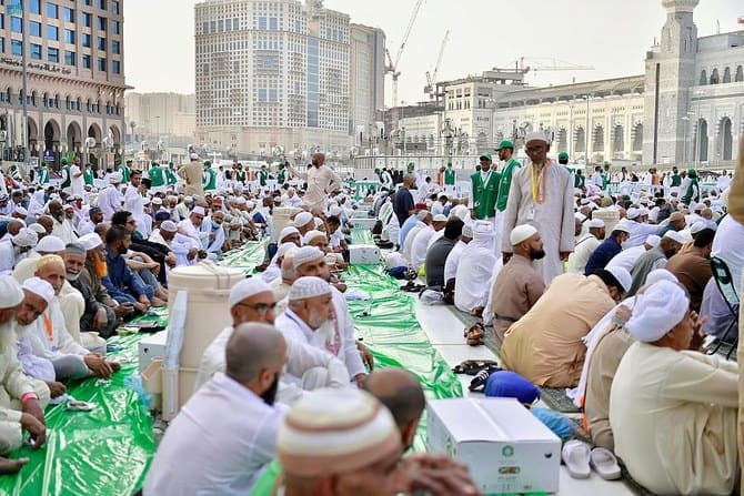 No Iftar Meal Promotions at Two Holy Mosques as Saudi Arabia Announces New Guidelines