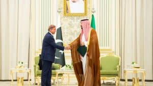 Saudi Arabia and Pakistan signed a defense pact