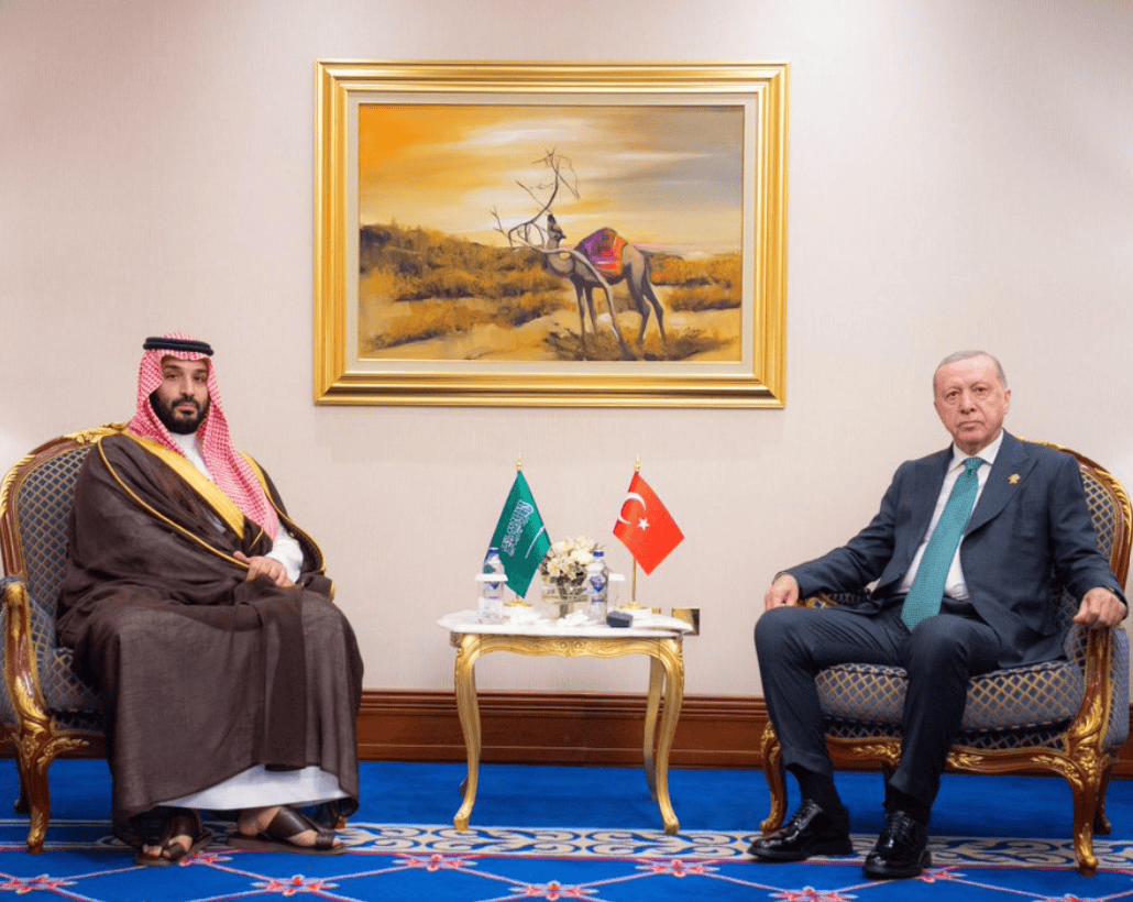 Saudi Crown Prince Hails GCC, Arab-Islamic Summits, Meets Regional Leaders