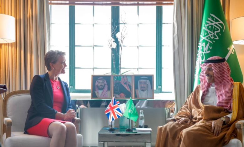 Saudi FM Meets UK Counterpart in New York