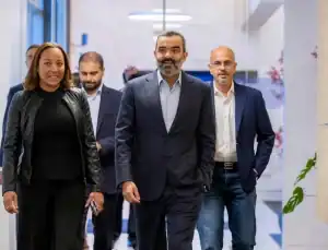 Communications Minister Strengthens Waymo Ties for Smarter Mobility