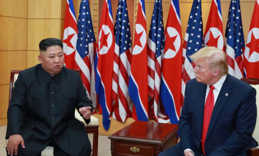 Trump Begins Asia Tour, Leaves Door Open for North Korea's Kim Summit 