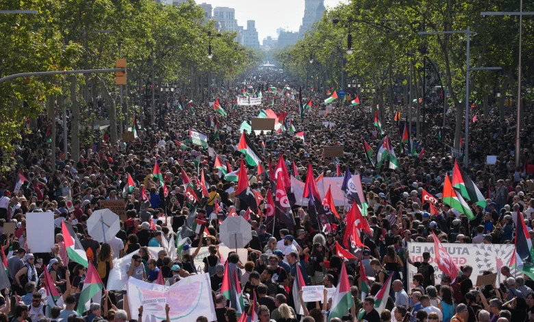 Tens of Thousands in Barcelona, Rome Protest against Israel’s War in Gaza