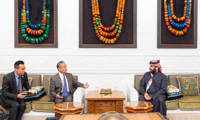 Saudi Crown Prince Welcomes Chinese FM in Riyadh