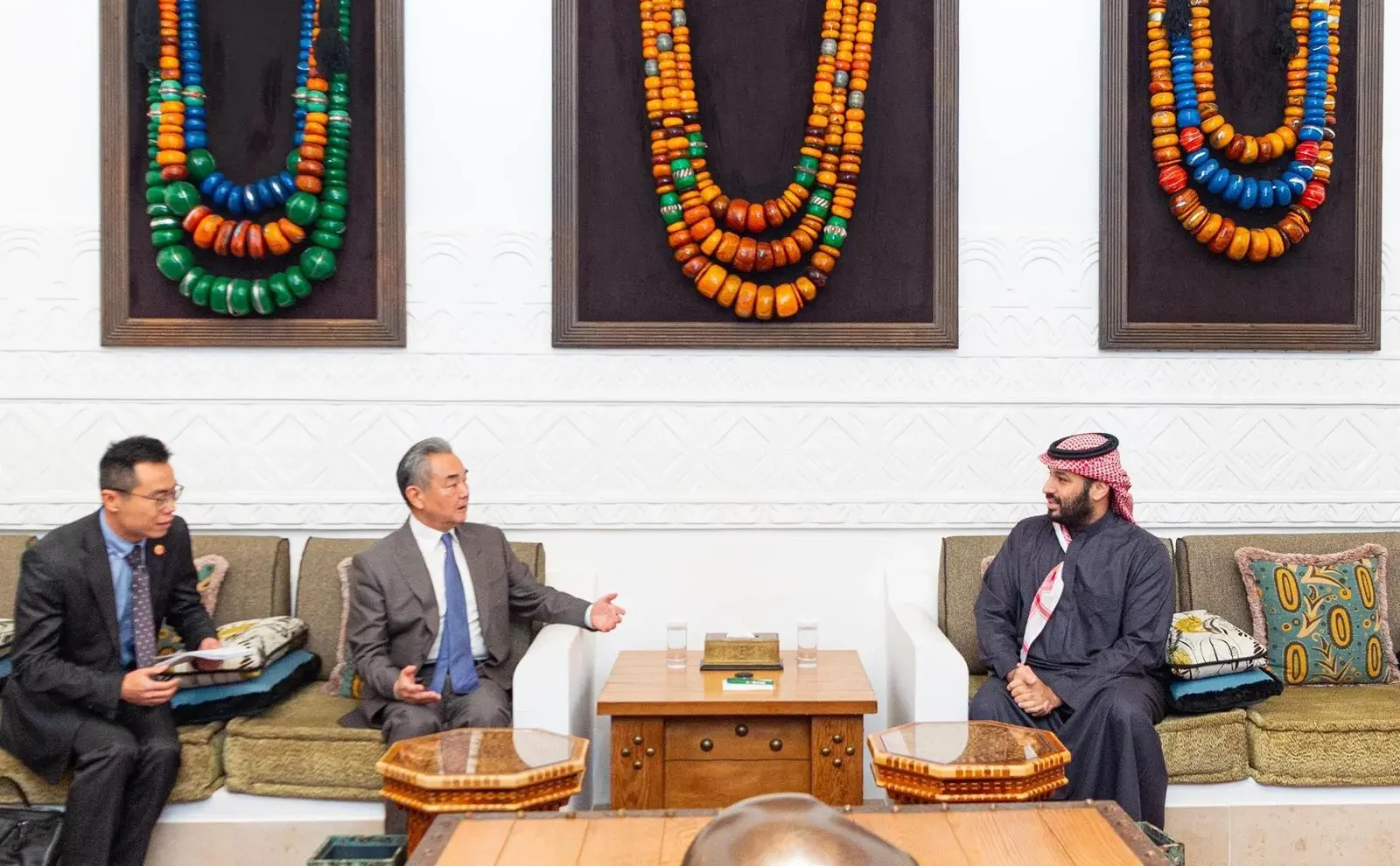Saudi Crown Prince Welcomes Chinese FM in Riyadh