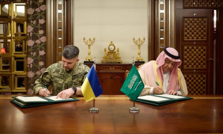 Defense Ministry, Ukrainian Counterpart Sign Memorandum on Procurement Cooperation