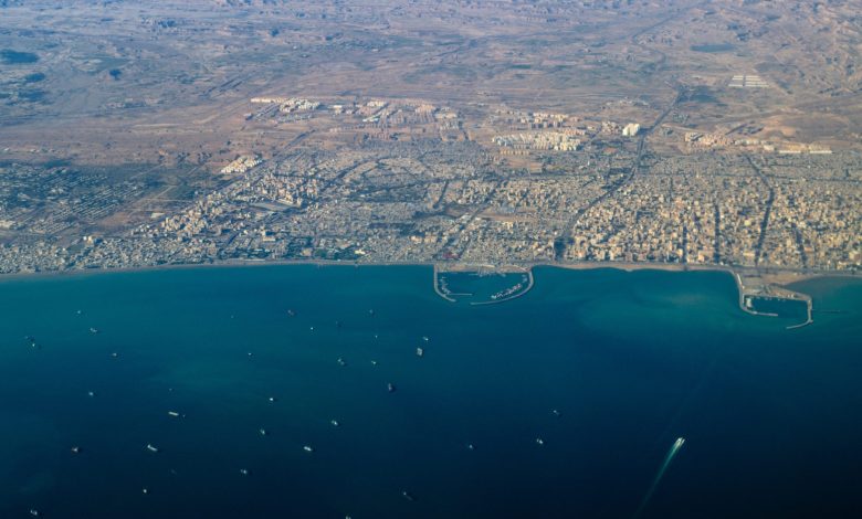 UKMTO: Oil Tanker Struck by Unknown Projectile Off Oman