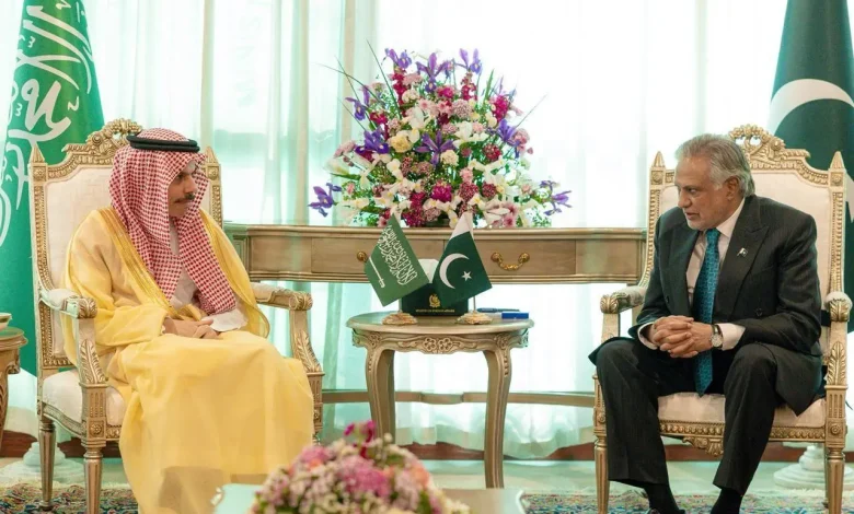 Saudi FM Meets Pakistani Counterpart in Islamabad