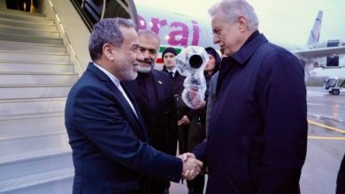 Iran Proposes Reopening Hormuz, Delaying Nuclear Talks as FM Arrives in Russia