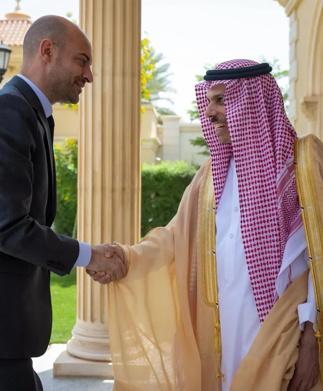 Saudi FM Meets French Counterpart in Riyadh
