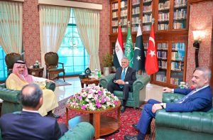 Pakistan's US-Iran Ceasefire Bid Stalls ahead of Trump's Deadline