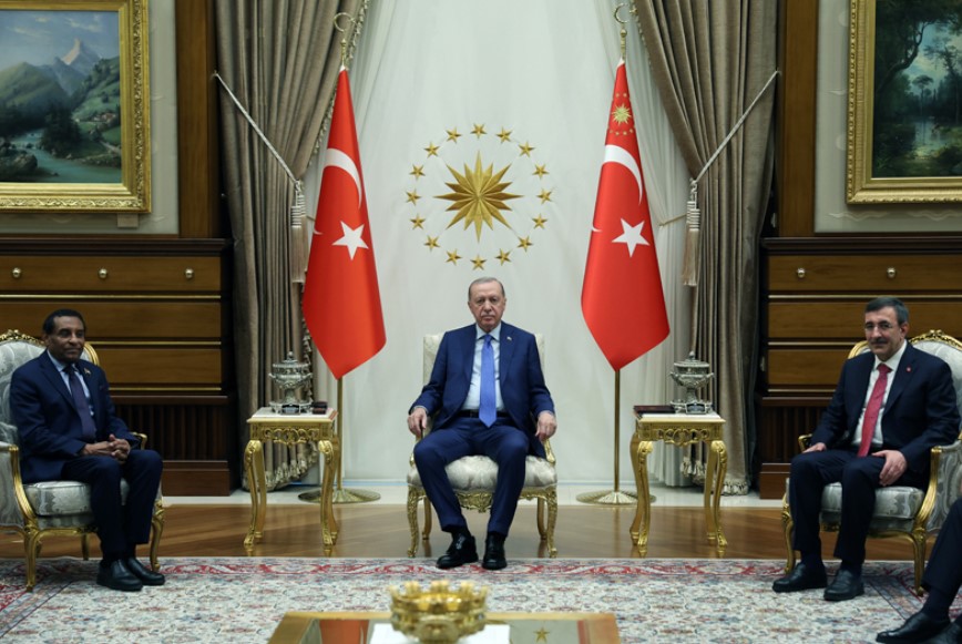 Sudan PM Meets Erdogan as Türkiye Backs Sovereignty, Reconstruction