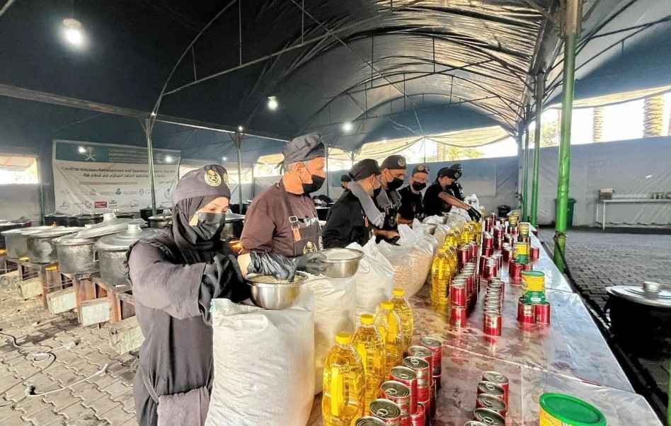 KSrelief Drives Saudi Arabia’s Gaza Relief Campaign with Hot Meals