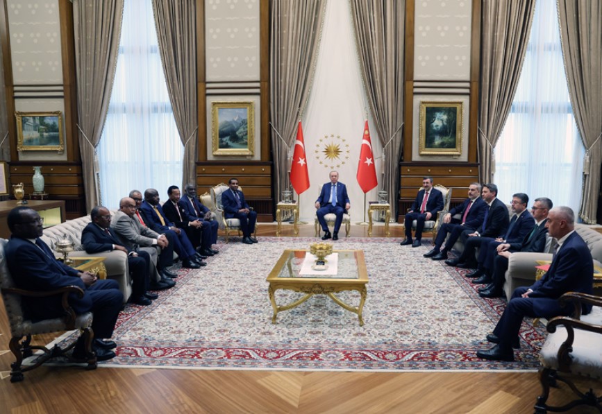 Sudan PM Meets Erdogan as Türkiye Backs Sovereignty, Reconstruction