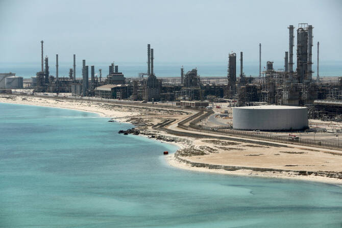 Arab, Regional Leaders Offer Condolences to Saudi Arabia After Aramco Helicopter Crash
