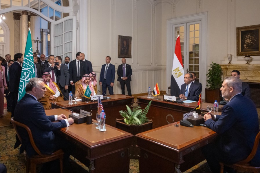 Saudi, Egyptian, Turkish FMs Hold Security Talks with US Envoy in Cairo
