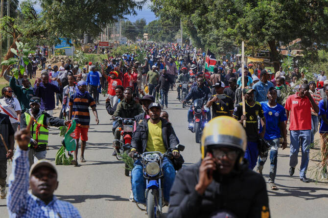 Hundreds Protest Outside Ebola Quarantine Center in Kenya for US Citizens