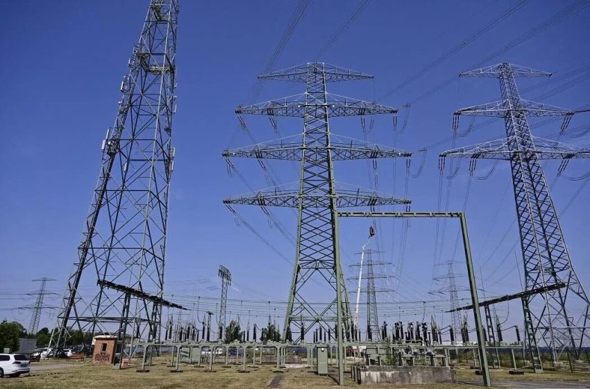 Iraq aims to expand energy and investment partnerships with Saudi Arabia and the UAE.