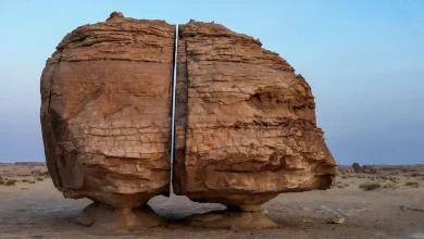 Al-Naslaa: The Saudi Geological Wonder That Looks Almost Impossible