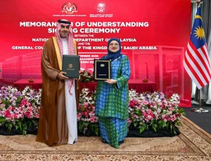 Saudi Arabia and Malaysia signed a memorandum of understanding in Putrajaya to enhance bilateral cooperation in accounting and auditing. (Photo: SPA)